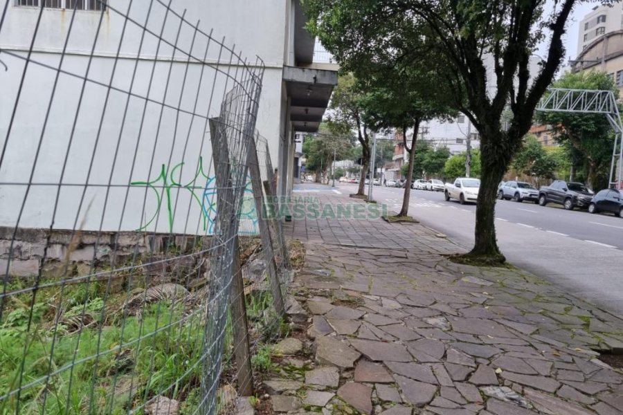 Terreno com 485m², no bairro Centro em Caxias do Sul para Comprar