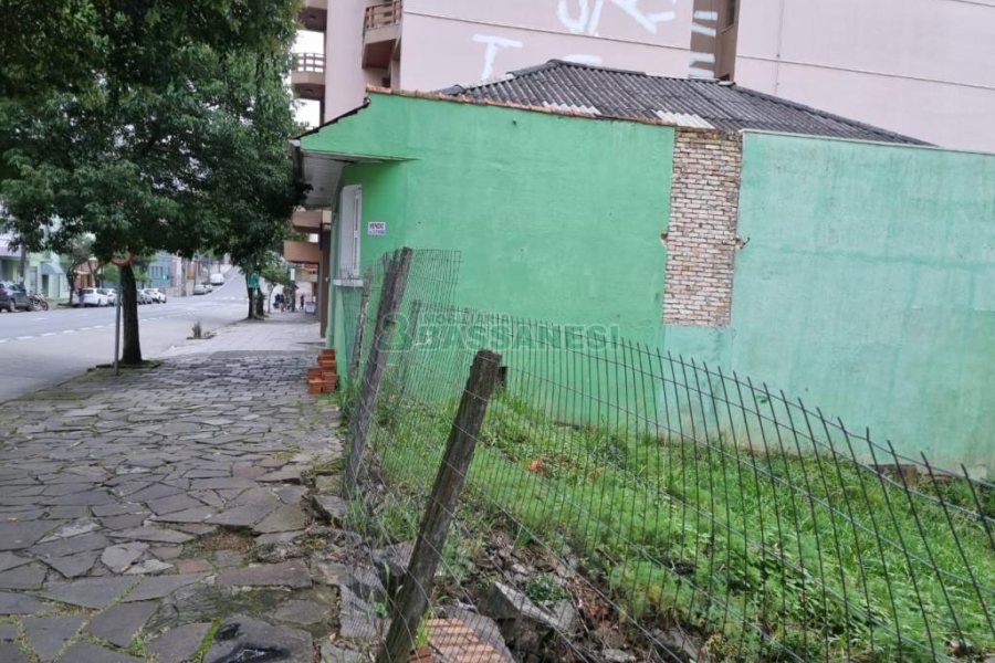 Terreno com 485m², no bairro Centro em Caxias do Sul para Comprar