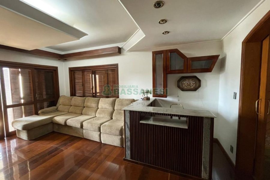 Apartamento com 382m², 4 dormitórios, 3 vagas, no bairro Panazzolo em Caxias do Sul para Comprar