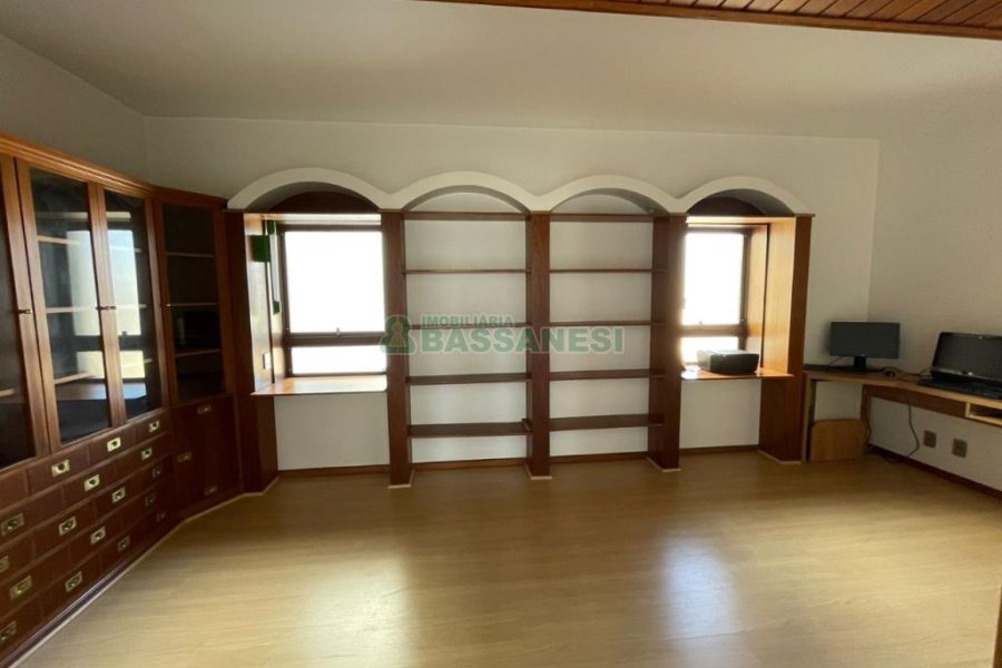 Apartamento com 382m², 4 dormitórios, 3 vagas, no bairro Panazzolo em Caxias do Sul para Comprar