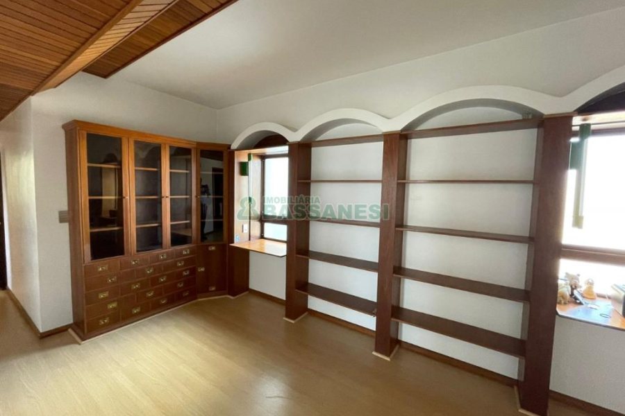 Apartamento com 382m², 4 dormitórios, 3 vagas, no bairro Panazzolo em Caxias do Sul para Comprar