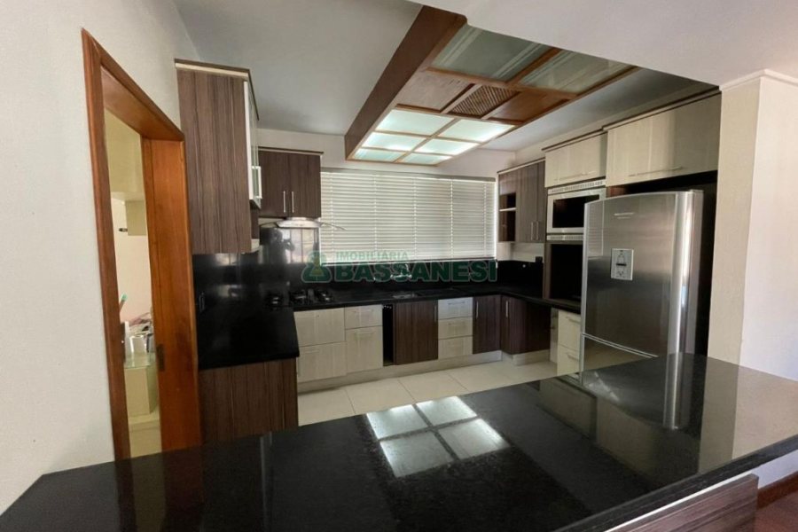 Apartamento com 382m², 4 dormitórios, 3 vagas, no bairro Panazzolo em Caxias do Sul para Comprar