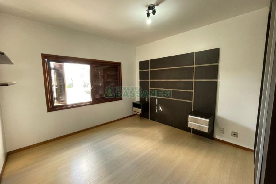 Apartamento com 382m², 4 dormitórios, 3 vagas, no bairro Panazzolo em Caxias do Sul para Comprar