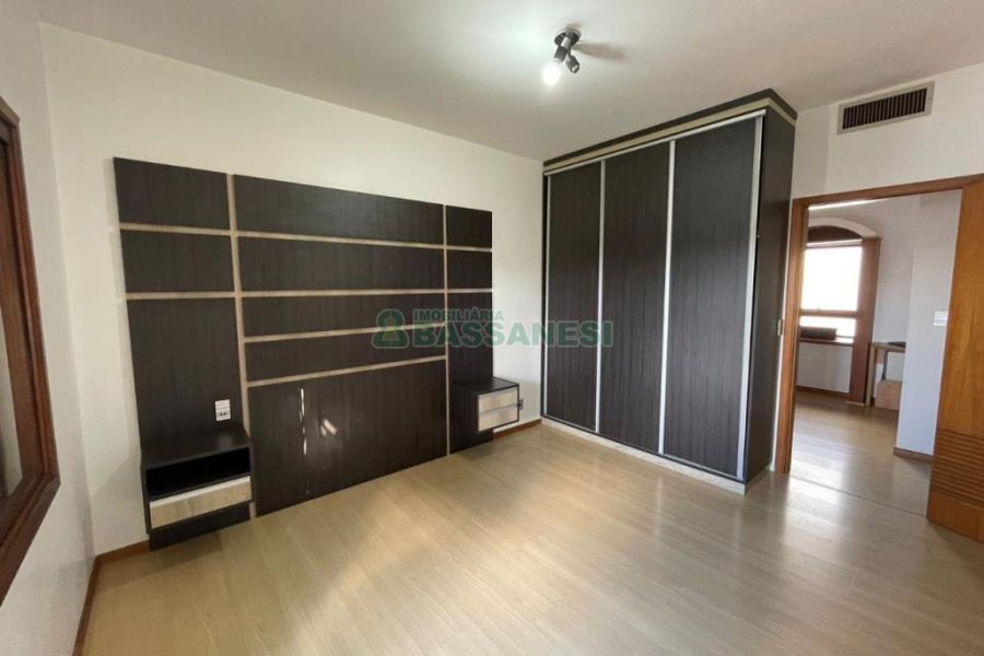 Apartamento com 382m², 4 dormitórios, 3 vagas, no bairro Panazzolo em Caxias do Sul para Comprar