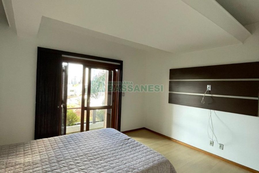 Apartamento com 382m², 4 dormitórios, 3 vagas, no bairro Panazzolo em Caxias do Sul para Comprar