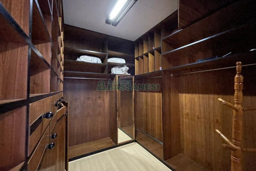 Apartamento com 382m², 4 dormitórios, 3 vagas, no bairro Panazzolo em Caxias do Sul para Comprar