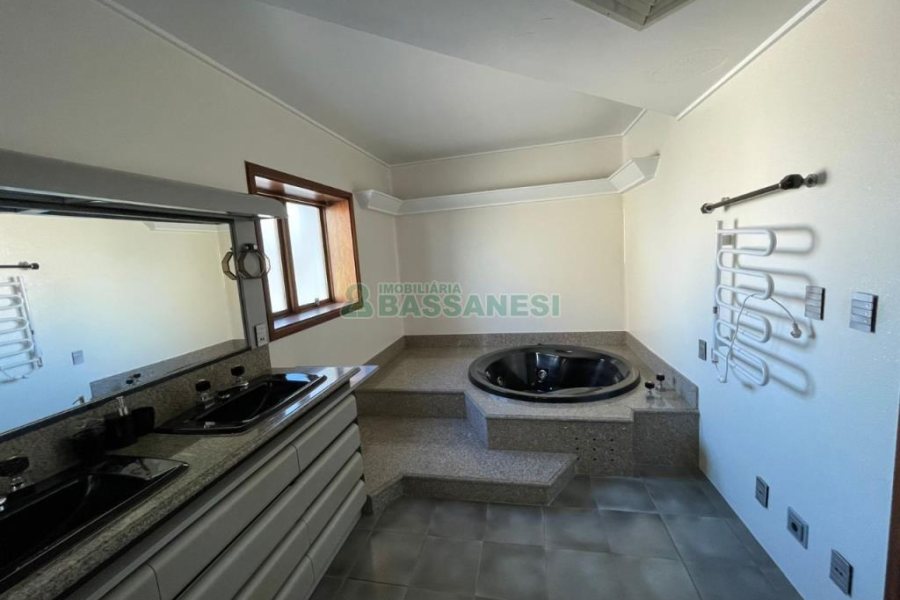 Apartamento com 382m², 4 dormitórios, 3 vagas, no bairro Panazzolo em Caxias do Sul para Comprar