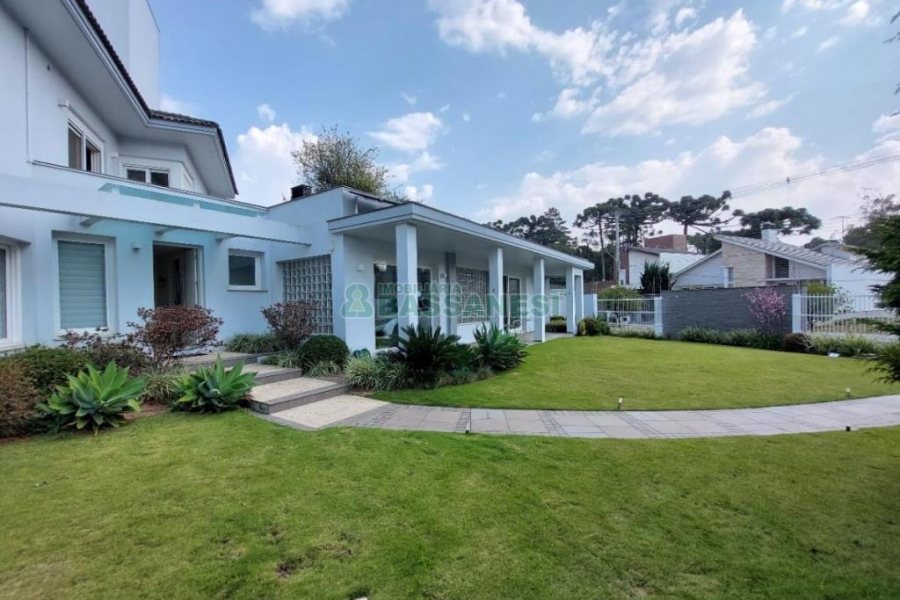 Casa com 552m², 4 dormitórios, 4 vagas, no bairro Sant Etiene em Caxias do Sul para Comprar