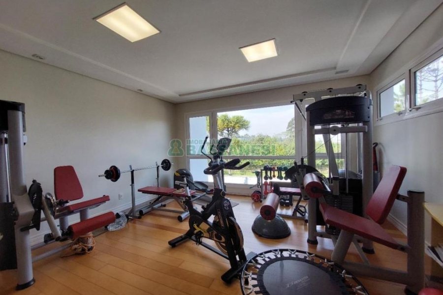 Casa com 552m², 4 dormitórios, 4 vagas, no bairro Sant Etiene em Caxias do Sul para Comprar