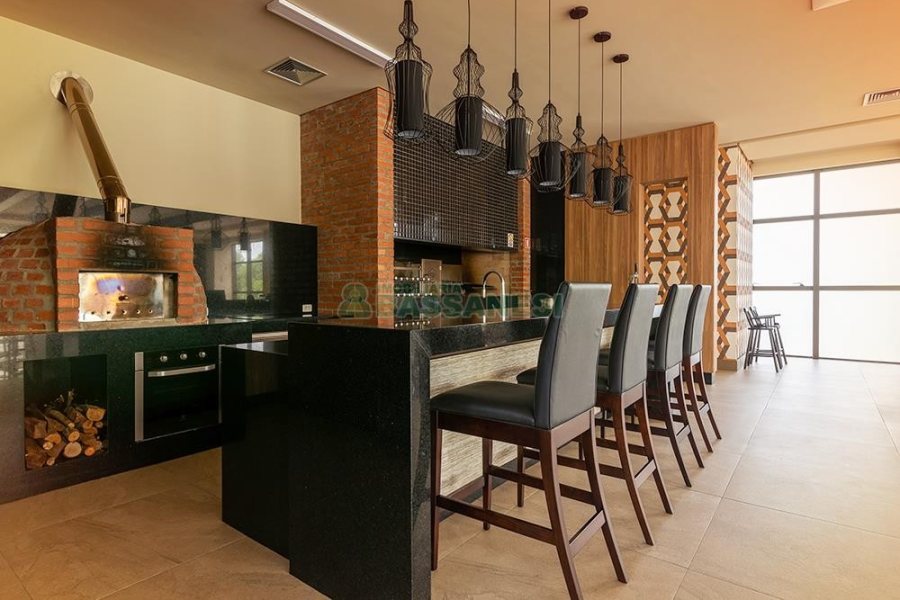 Casa com 1130m², 4 dormitórios, 2 vagas, no bairro São Ciro em Caxias do Sul para Comprar