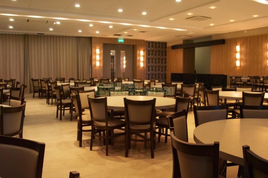 Casa com 1130m², 4 dormitórios, 2 vagas, no bairro São Ciro em Caxias do Sul para Comprar