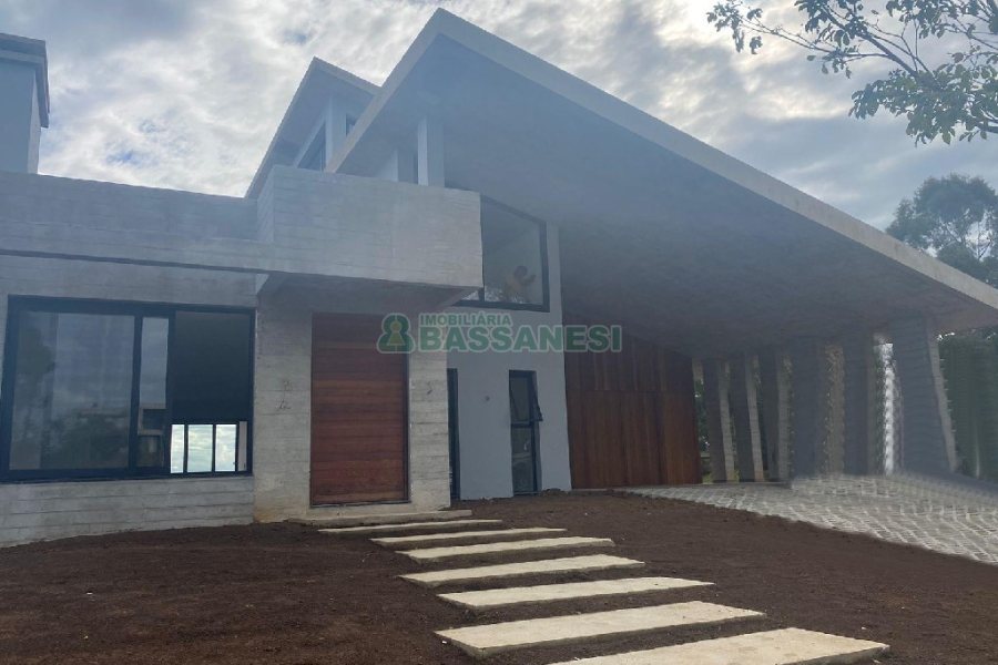 Casa com 1130m², 4 dormitórios, 2 vagas, no bairro São Ciro em Caxias do Sul para Comprar