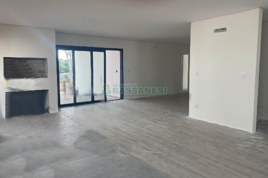Casa com 1130m², 4 dormitórios, 2 vagas, no bairro São Ciro em Caxias do Sul para Comprar