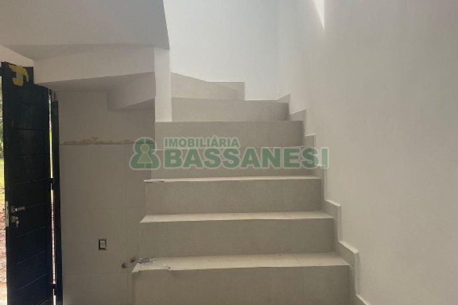 Casa com 1130m², 4 dormitórios, 2 vagas, no bairro São Ciro em Caxias do Sul para Comprar