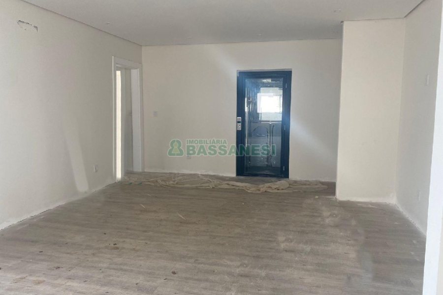 Casa com 1130m², 4 dormitórios, 2 vagas, no bairro São Ciro em Caxias do Sul para Comprar