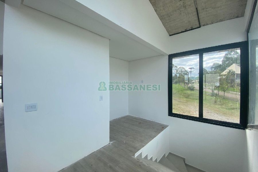 Casa com 1130m², 4 dormitórios, 2 vagas, no bairro São Ciro em Caxias do Sul para Comprar