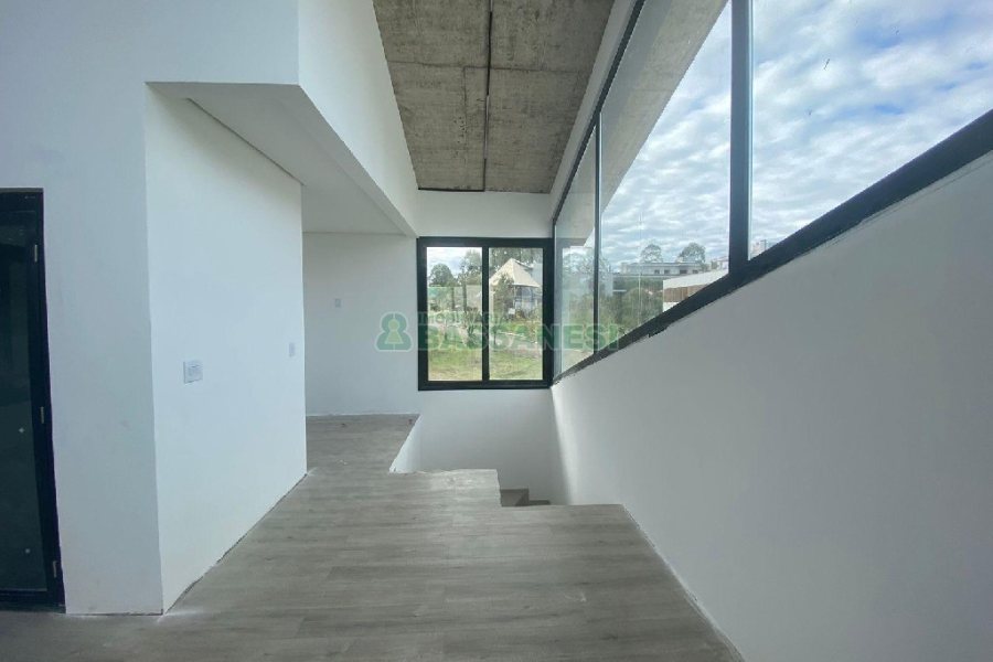 Casa com 1130m², 4 dormitórios, 2 vagas, no bairro São Ciro em Caxias do Sul para Comprar