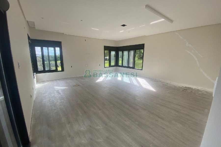 Casa com 1130m², 4 dormitórios, 2 vagas, no bairro São Ciro em Caxias do Sul para Comprar