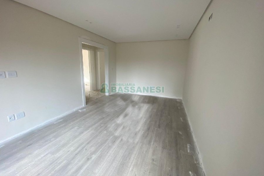 Casa com 1130m², 4 dormitórios, 2 vagas, no bairro São Ciro em Caxias do Sul para Comprar