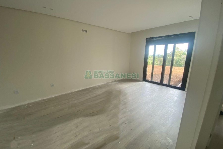 Casa com 1130m², 4 dormitórios, 2 vagas, no bairro São Ciro em Caxias do Sul para Comprar
