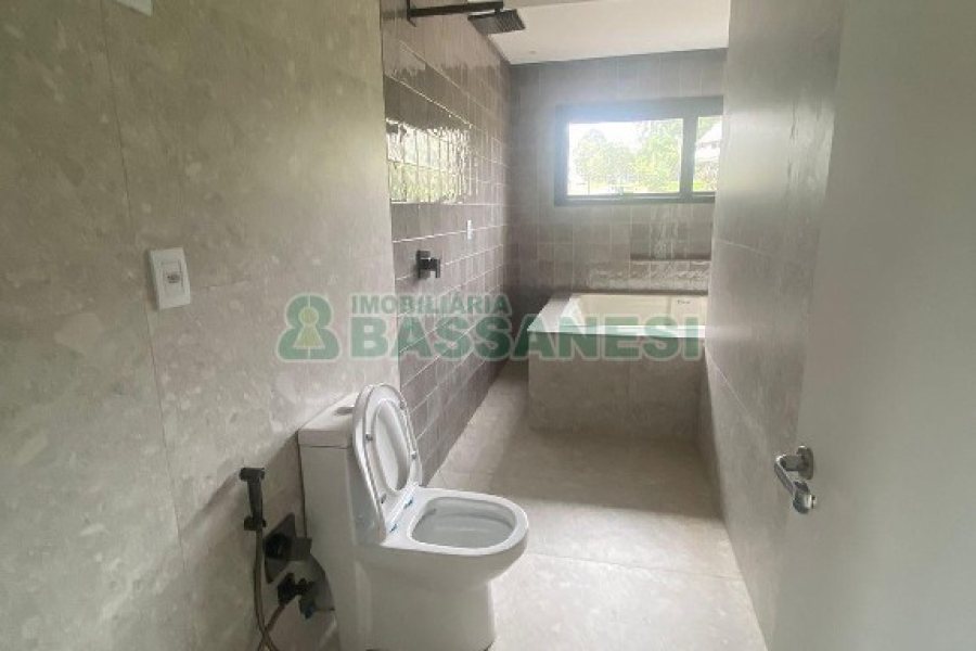 Casa com 1130m², 4 dormitórios, 2 vagas, no bairro São Ciro em Caxias do Sul para Comprar