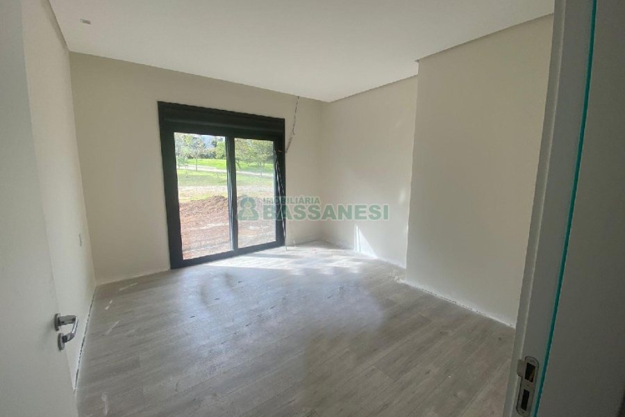 Casa com 1130m², 4 dormitórios, 2 vagas, no bairro São Ciro em Caxias do Sul para Comprar