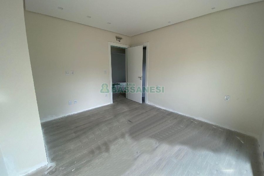 Casa com 1130m², 4 dormitórios, 2 vagas, no bairro São Ciro em Caxias do Sul para Comprar