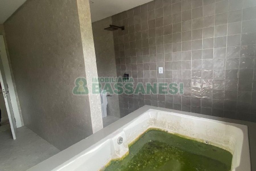 Casa com 1130m², 4 dormitórios, 2 vagas, no bairro São Ciro em Caxias do Sul para Comprar