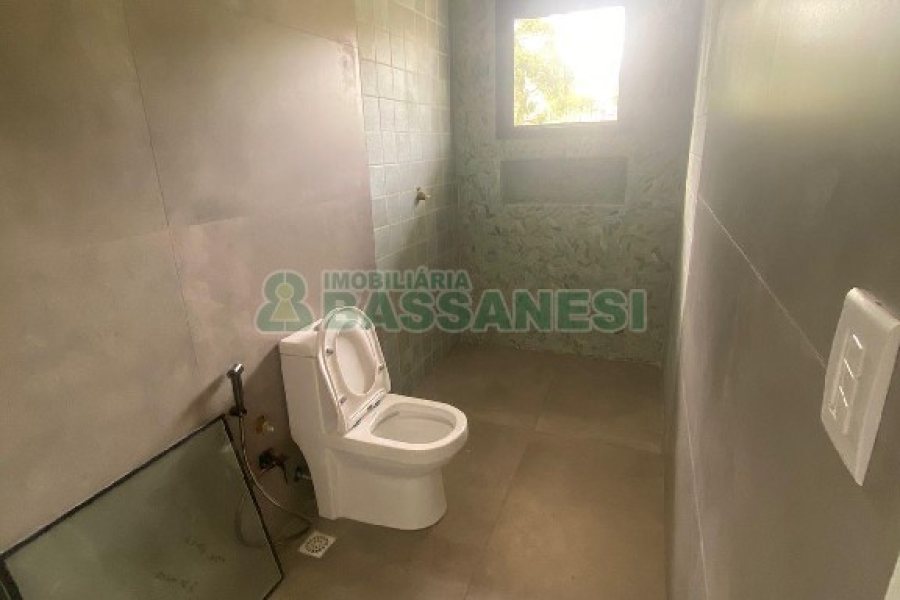 Casa com 1130m², 4 dormitórios, 2 vagas, no bairro São Ciro em Caxias do Sul para Comprar