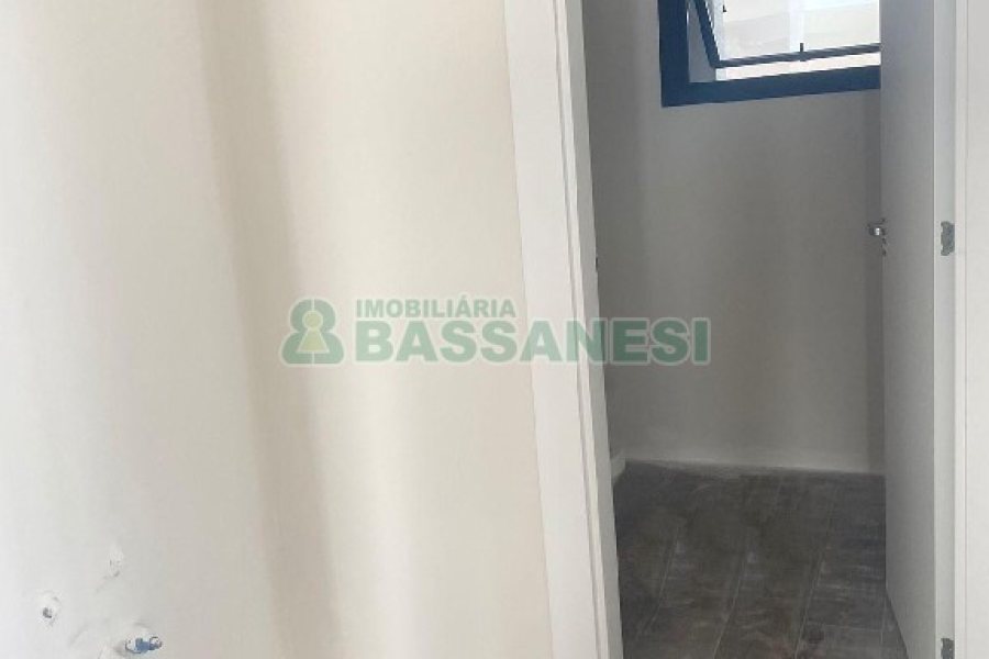 Casa com 1130m², 4 dormitórios, 2 vagas, no bairro São Ciro em Caxias do Sul para Comprar