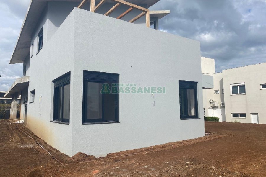 Casa com 1130m², 4 dormitórios, 2 vagas, no bairro São Ciro em Caxias do Sul para Comprar