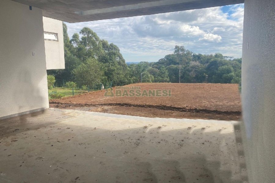 Casa com 1130m², 4 dormitórios, 2 vagas, no bairro São Ciro em Caxias do Sul para Comprar