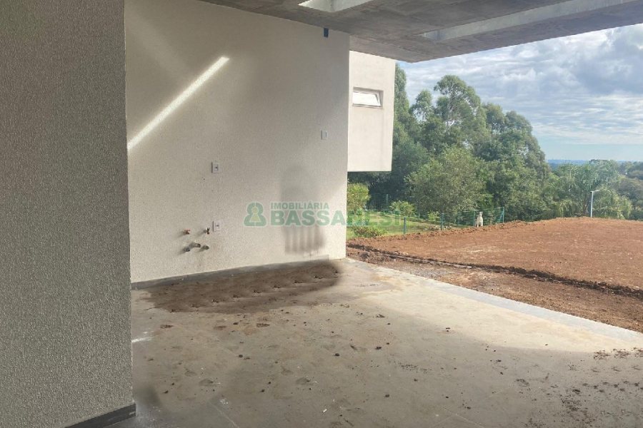 Casa com 1130m², 4 dormitórios, 2 vagas, no bairro São Ciro em Caxias do Sul para Comprar