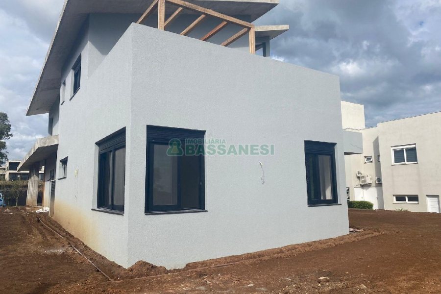 Casa com 1130m², 4 dormitórios, 2 vagas, no bairro São Ciro em Caxias do Sul para Comprar
