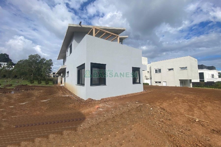 Casa com 1130m², 4 dormitórios, 2 vagas, no bairro São Ciro em Caxias do Sul para Comprar