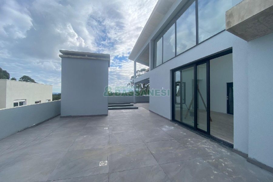 Casa com 1130m², 4 dormitórios, 2 vagas, no bairro São Ciro em Caxias do Sul para Comprar