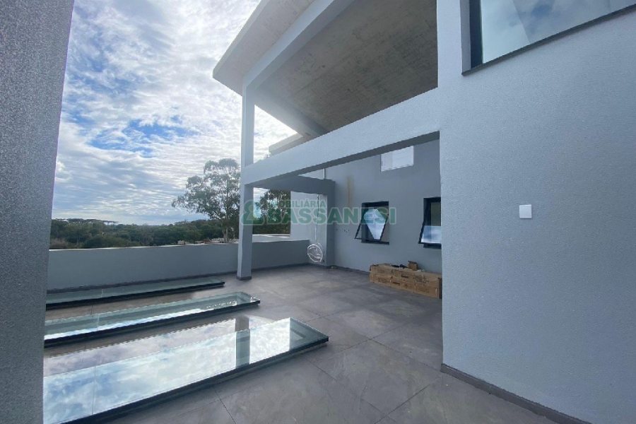 Casa com 1130m², 4 dormitórios, 2 vagas, no bairro São Ciro em Caxias do Sul para Comprar