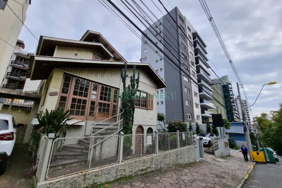 Casa com 200m², 3 dormitórios, no bairro Exposição em Caxias do Sul para Comprar