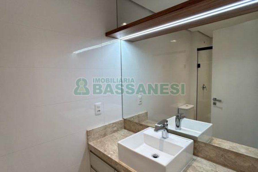 Apartamento com 100m², 3 dormitórios, 2 vagas, no bairro Panazzolo em Caxias do Sul para Comprar
