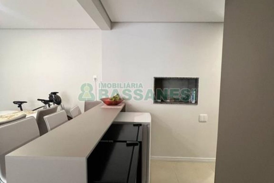 Apartamento com 102m², 3 dormitórios, 2 vagas, no bairro Madureira em Caxias do Sul para Comprar