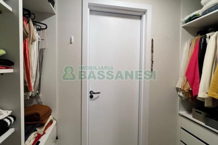 Apartamento com 102m², 3 dormitórios, 2 vagas, no bairro Madureira em Caxias do Sul para Comprar