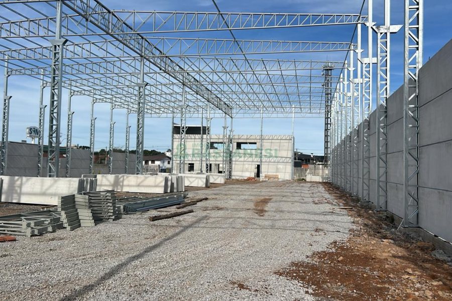 Pavilhão com 1320m², no bairro Forqueta em Caxias do Sul para Alugar