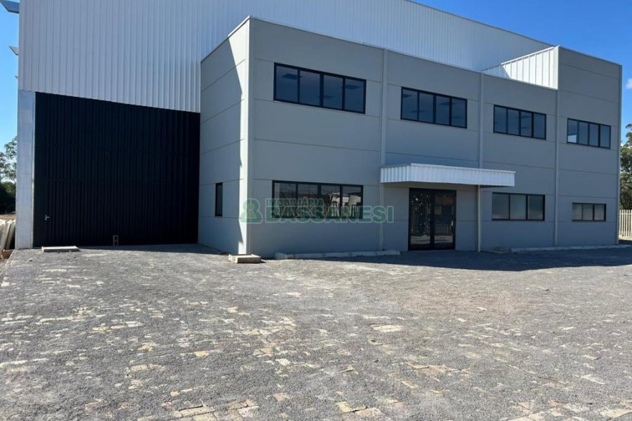 Pavilhão com 1320m², no bairro Forqueta em Caxias do Sul para Alugar