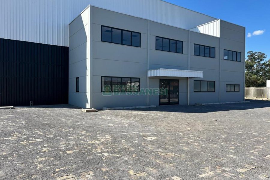 Pavilhão com 1320m², no bairro Forqueta em Caxias do Sul para Alugar