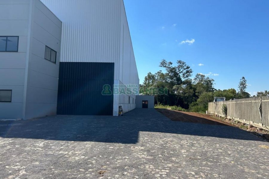 Pavilhão com 1320m², no bairro Forqueta em Caxias do Sul para Alugar