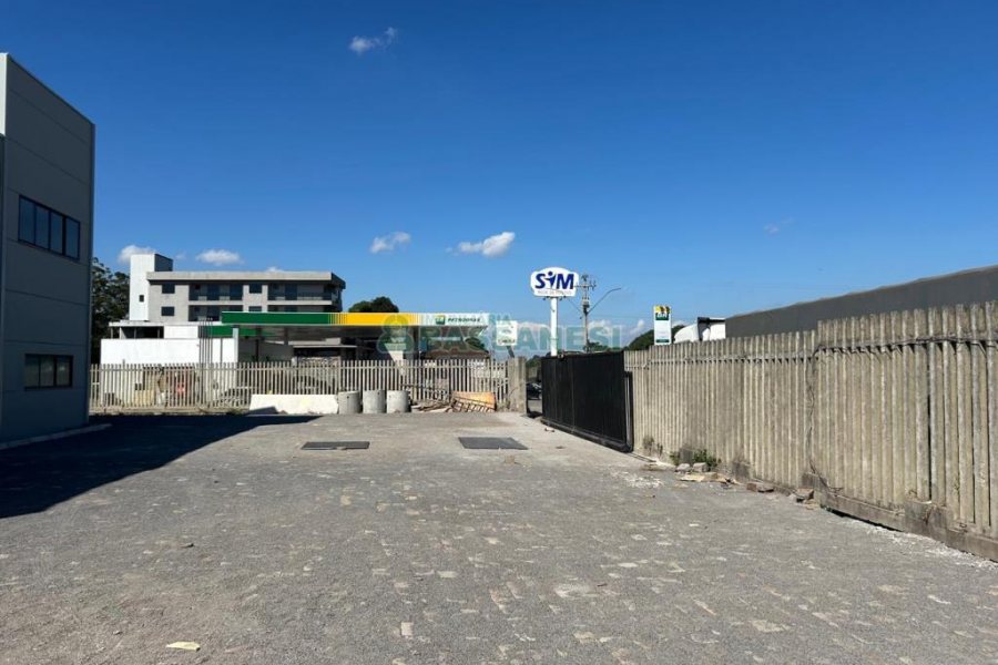 Pavilhão com 1320m², no bairro Forqueta em Caxias do Sul para Alugar