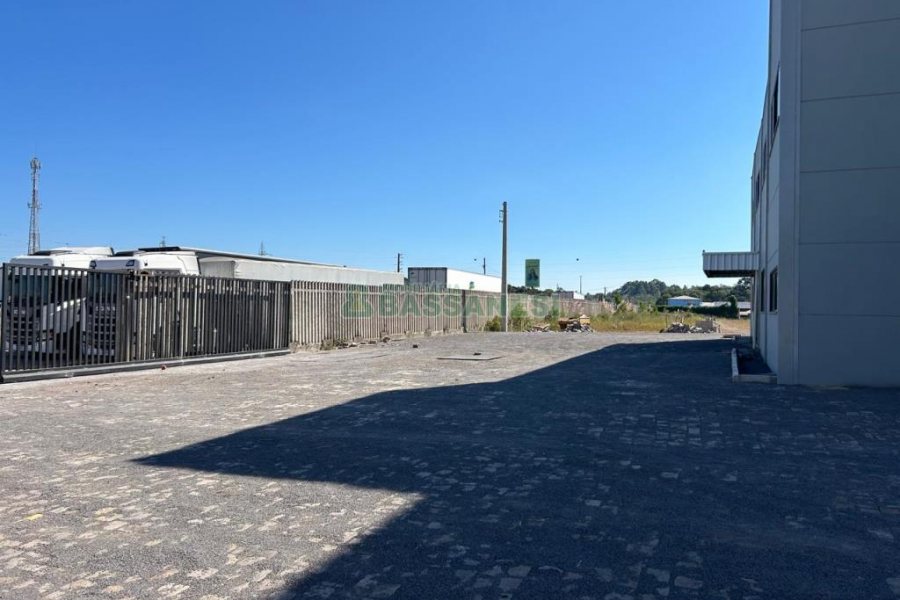 Pavilhão com 1320m², no bairro Forqueta em Caxias do Sul para Alugar