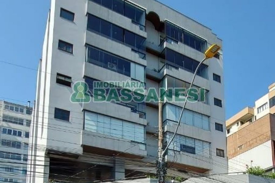 Apto Mobiliado com 80m², 2 dormitórios, 1 vaga, no bairro Centro em Caxias do Sul para Alugar