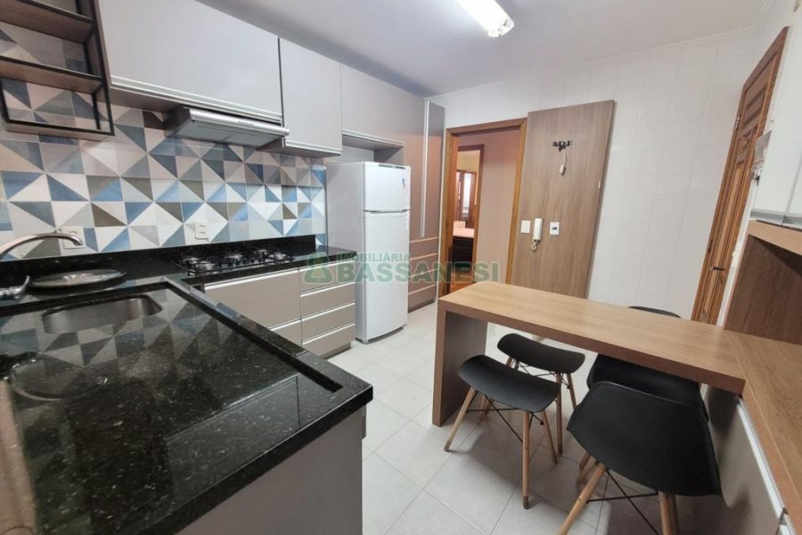 Apto Mobiliado com 80m², 2 dormitórios, 1 vaga, no bairro Centro em Caxias do Sul para Alugar