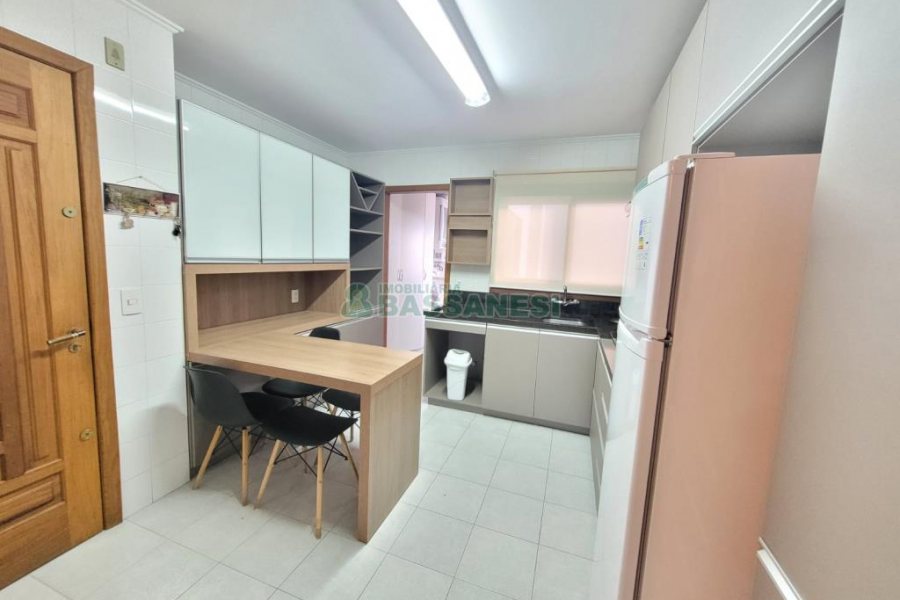 Apto Mobiliado com 80m², 2 dormitórios, 1 vaga, no bairro Centro em Caxias do Sul para Alugar